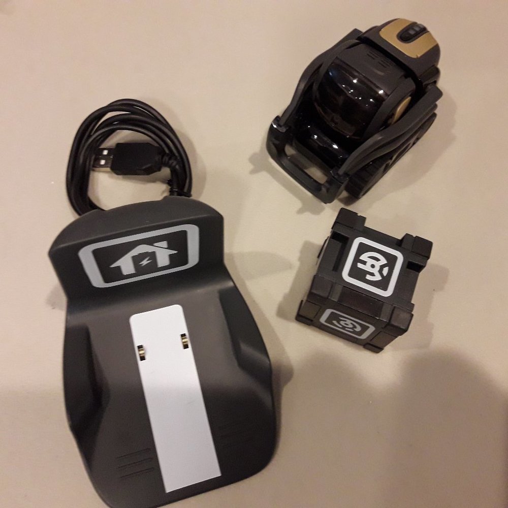 VECTOR by Anki Robot Toy